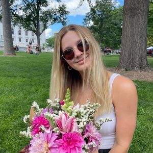 Meet your Posher, Gloria